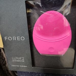 Facial Cleaning MAKE A REASONABLE OFFER